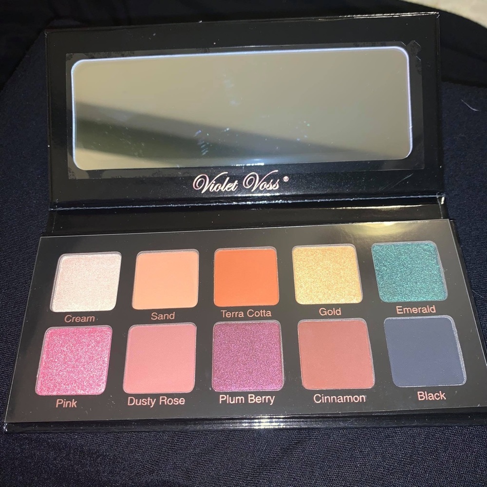 Violet Voss “The Essentials” palette